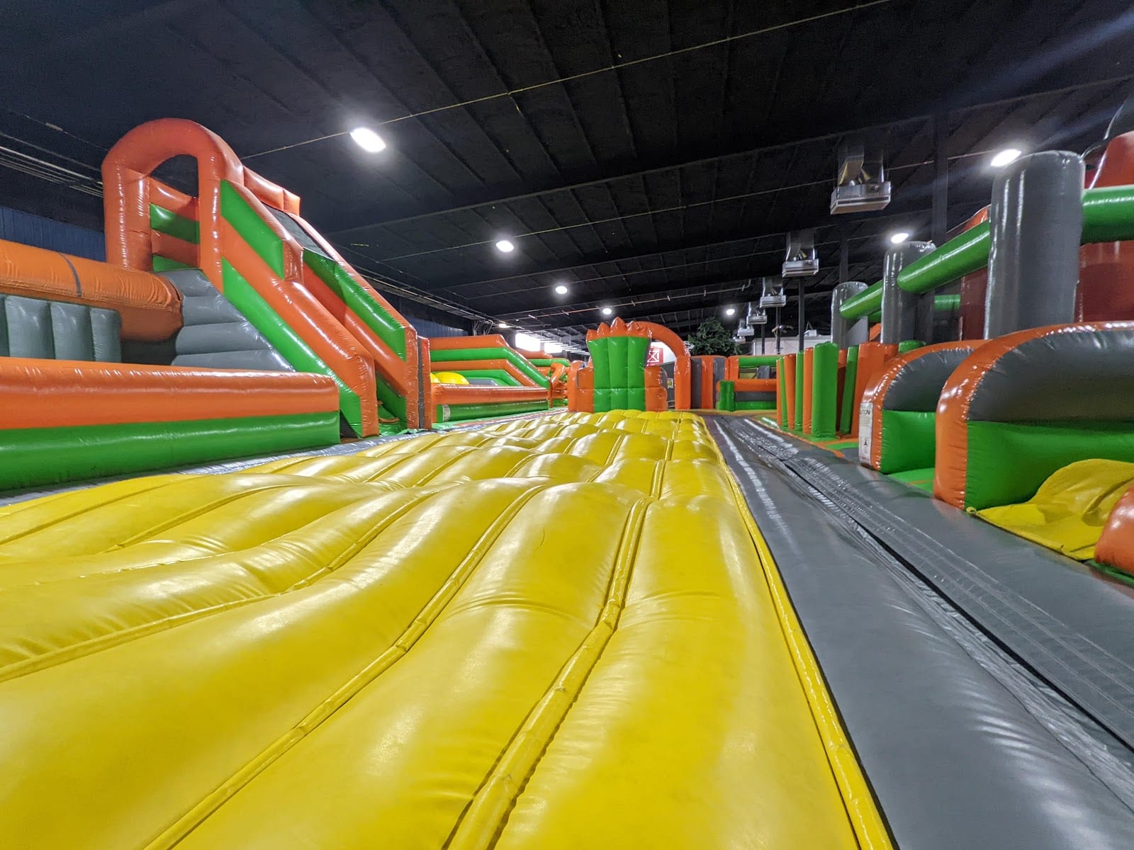 Blazing Bouncers / Arcave, photo 2