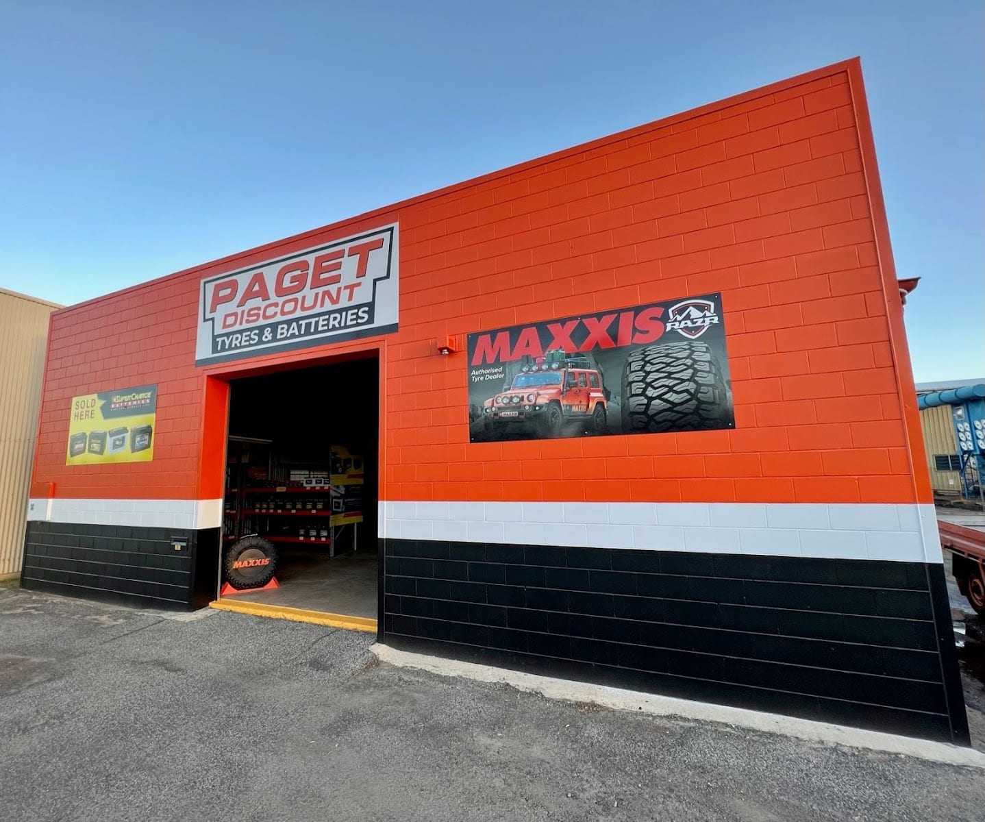 Paget Discount Tyres & Batteries, photo 2