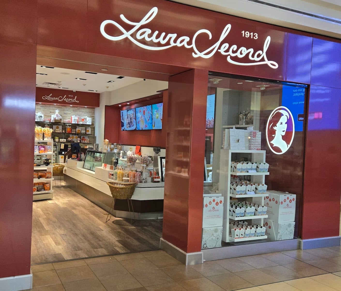 Laura Secord (Fairview Mall), photo 2