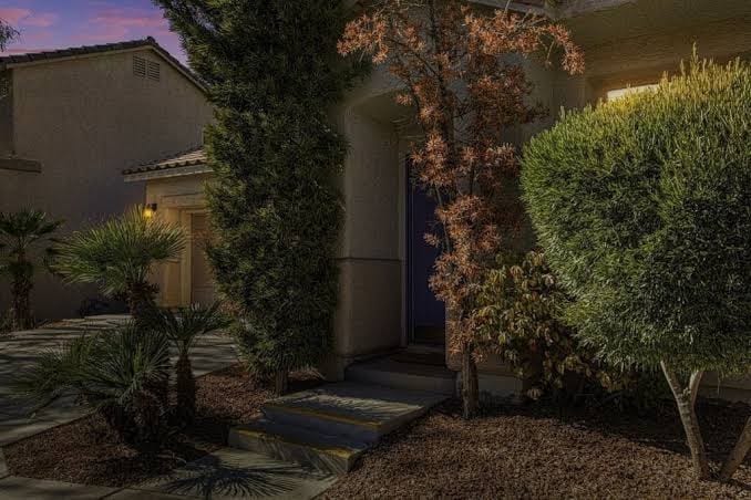 Spacious 2-bedroom + office/gym townhome in charming Summerlin