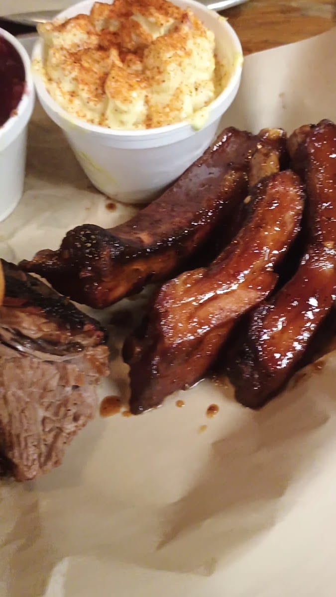 The Smokin' Pig of Pendleton, photo 3
