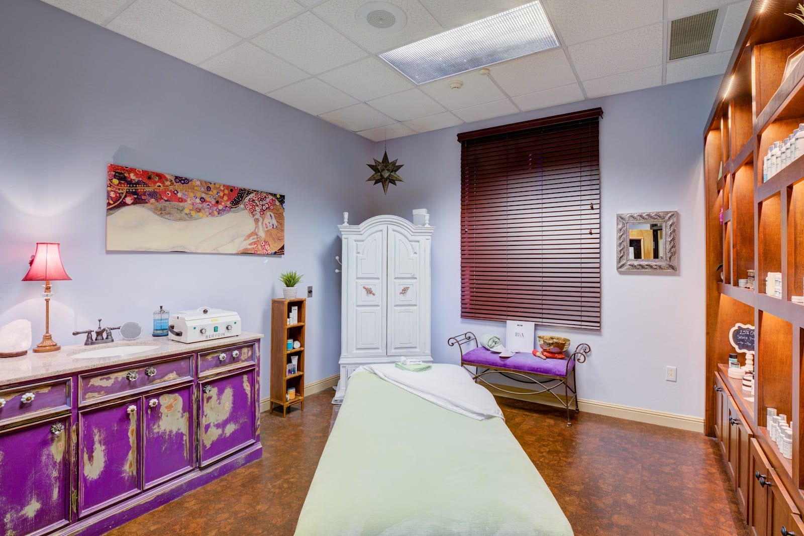 Incandescent Skin, Sugaring & Facial Treatments, photo 4