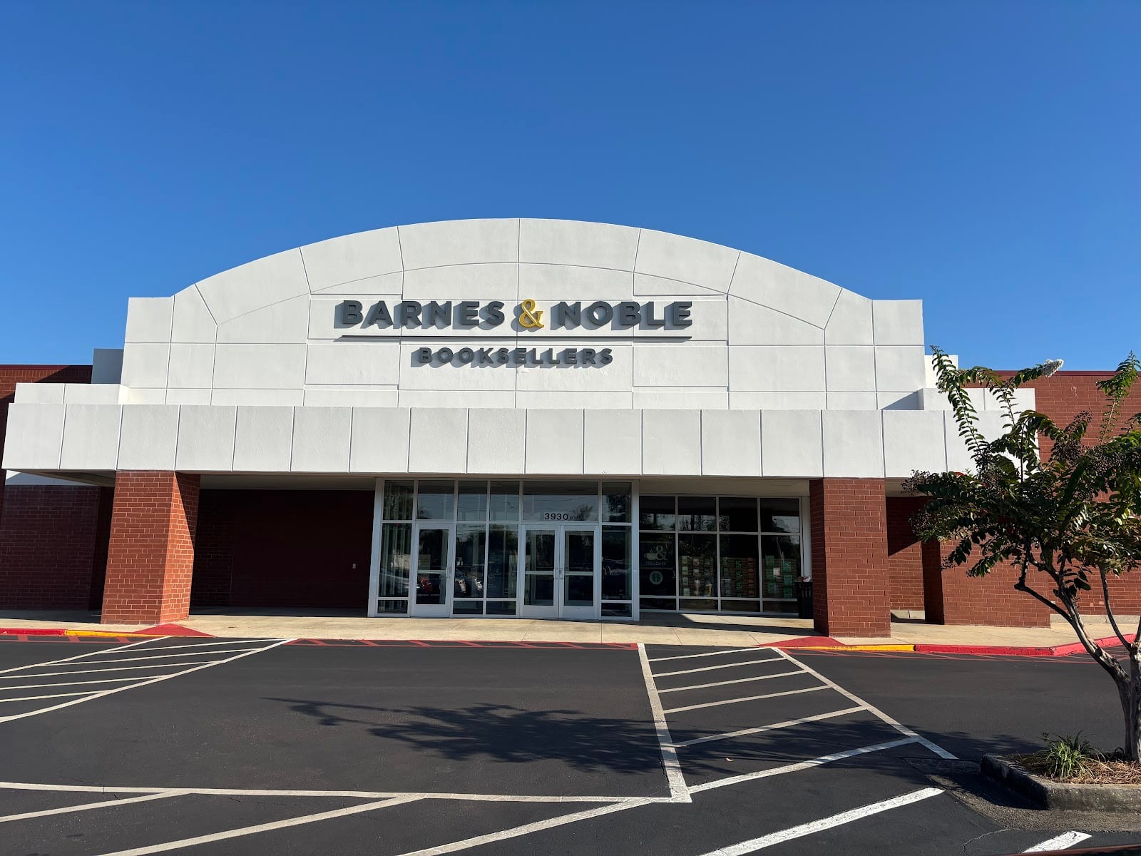 Barnes & Noble, photo 4