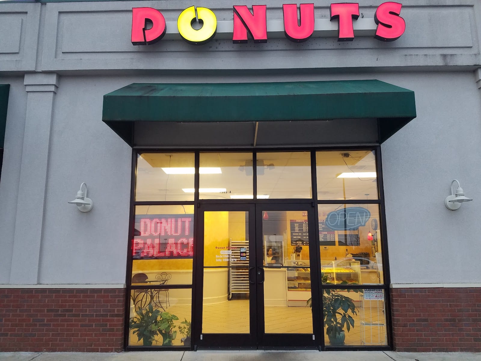 Daylight Donuts, photo 2