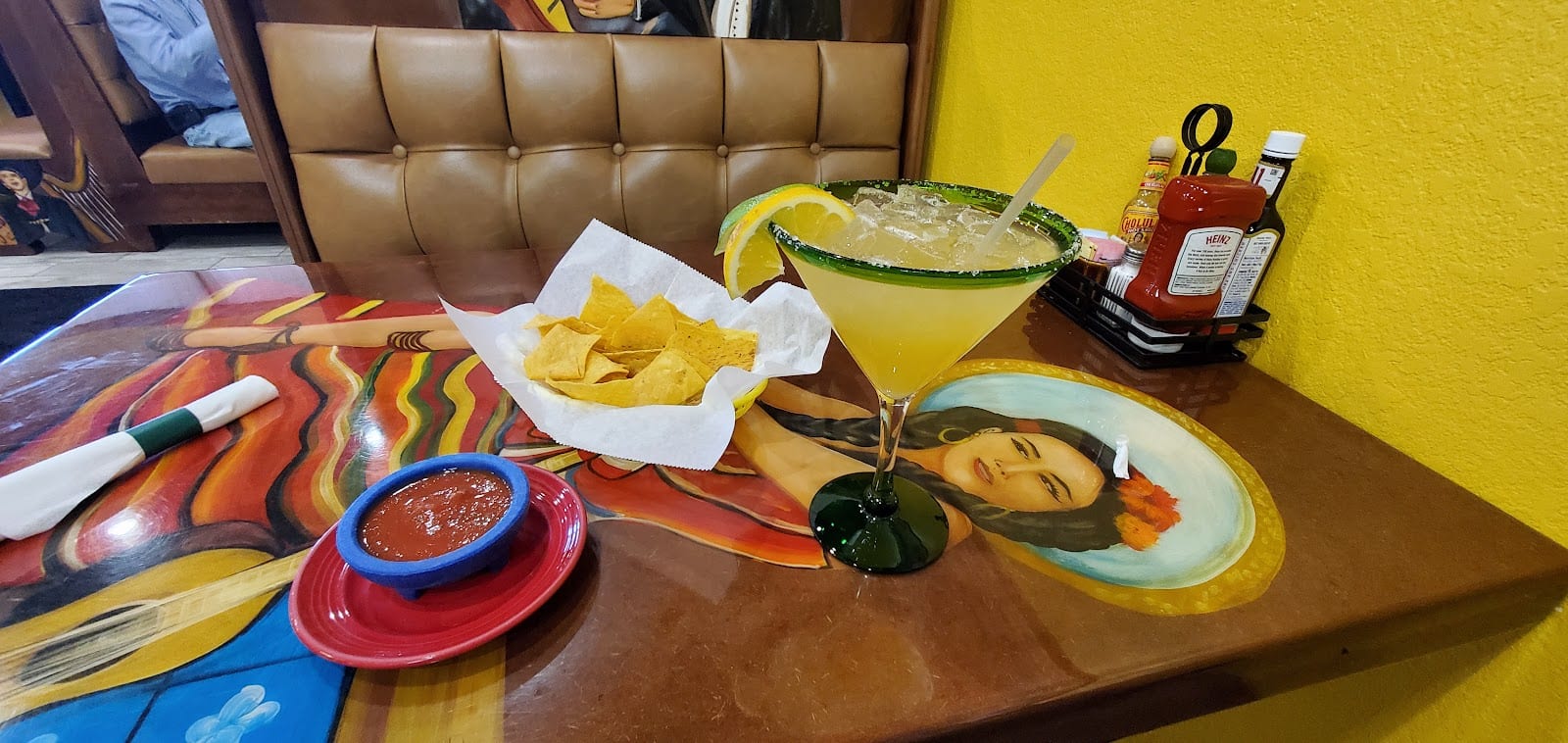 Los Mariachis Bar & Grill