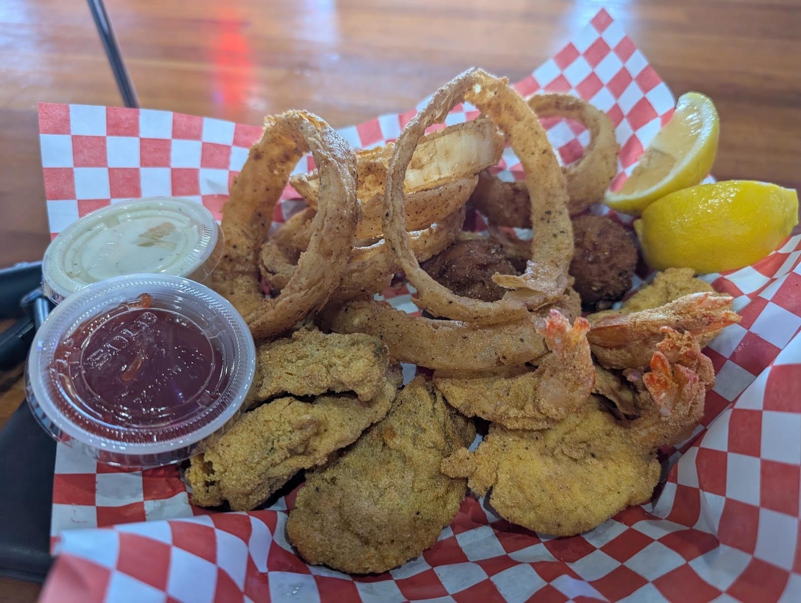Fish n tails oyster bar, photo 3