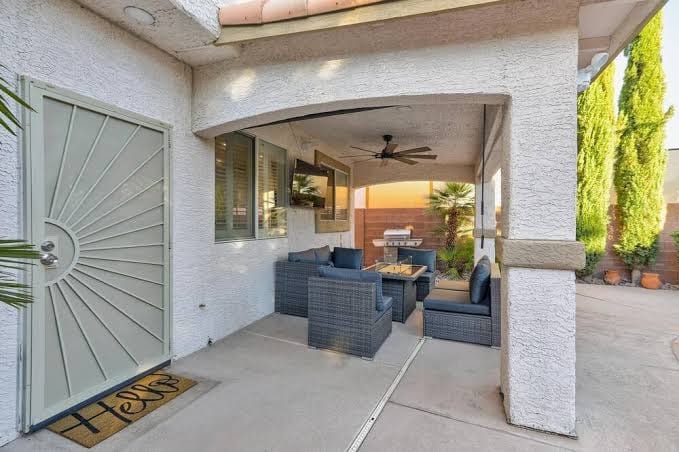 Spacious 5-bedroom house in charming guard gated golf course community!