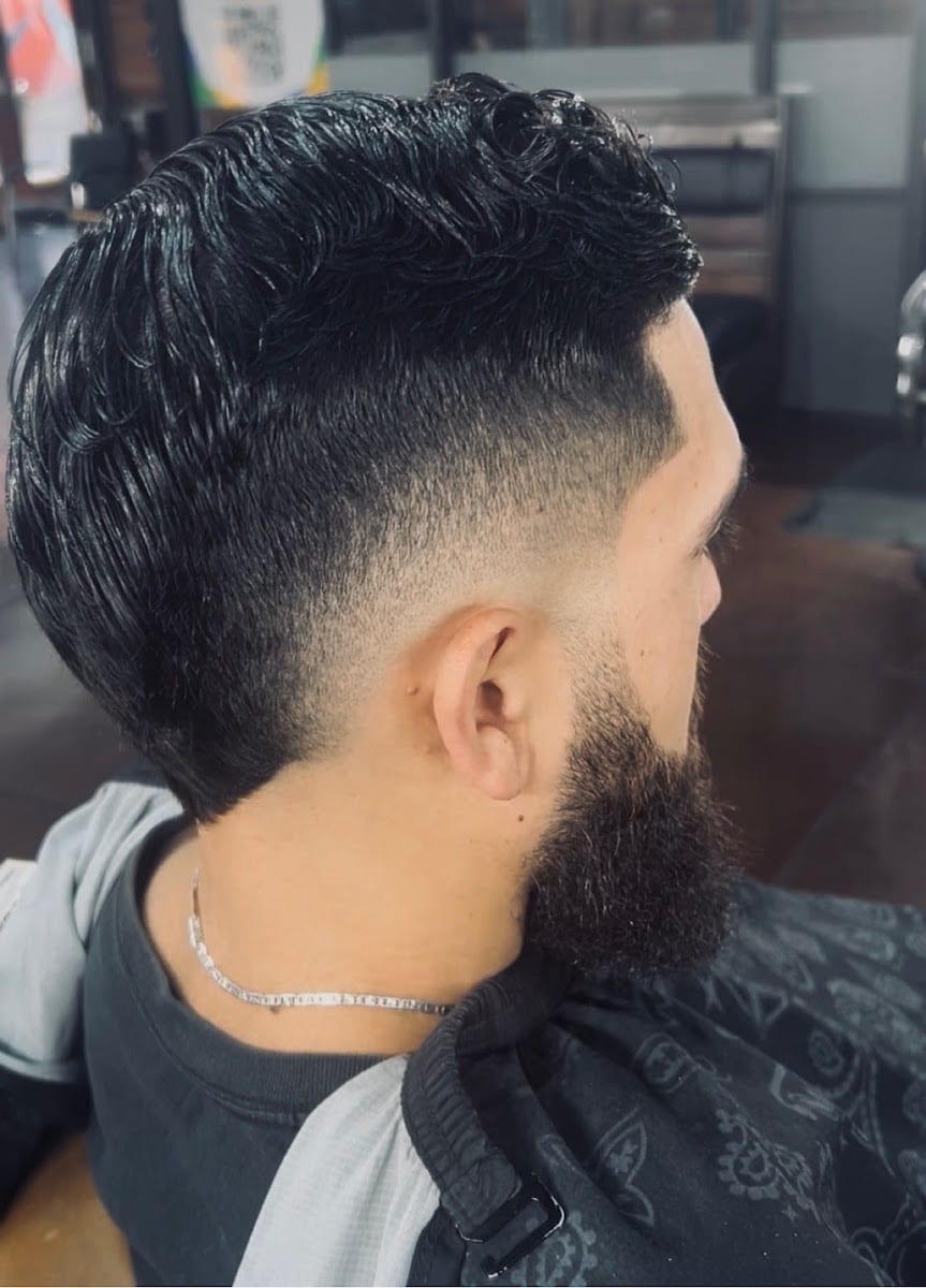 1972 Barber & Shave Parlor, photo 2