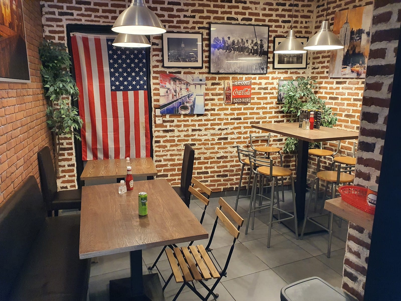 New York Deli - Bagels & Burgers, photo 2