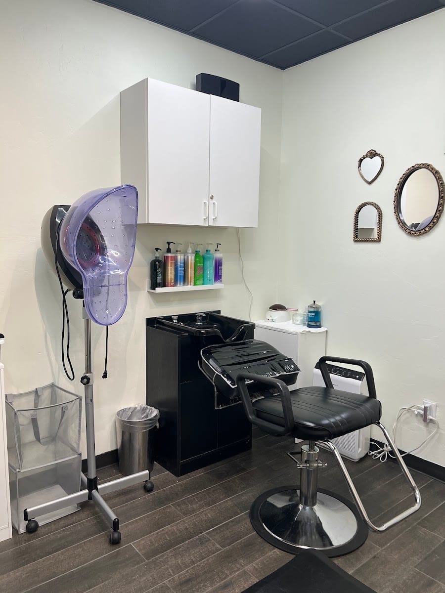 Glenn Royce Salon, photo 2