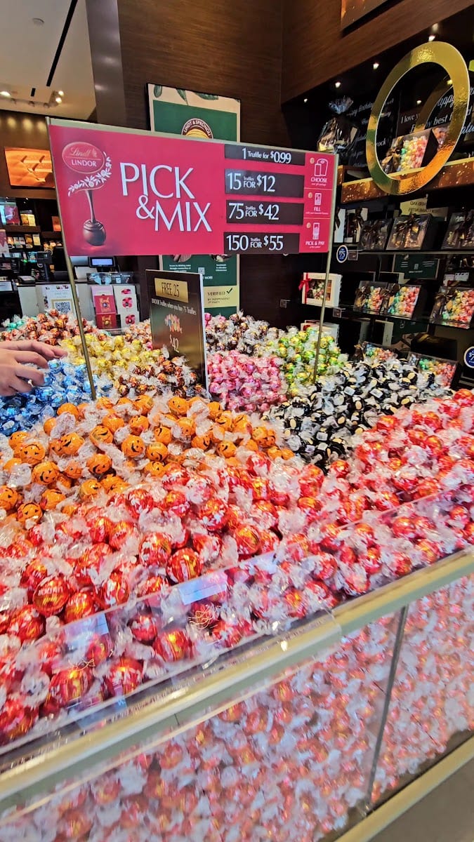 Lindt Chocolate Shop - Scarborough Town Centre, photo 3