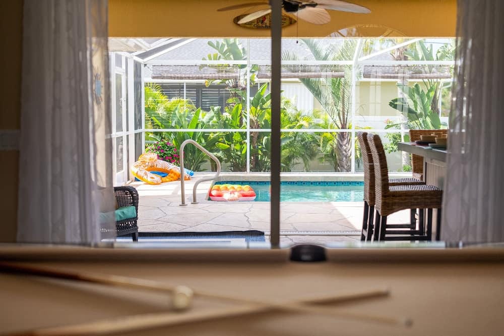 -Heated Pool-Arcade /Games-Bar-Fenced Yard-BBQ-6 Mi to Beach-