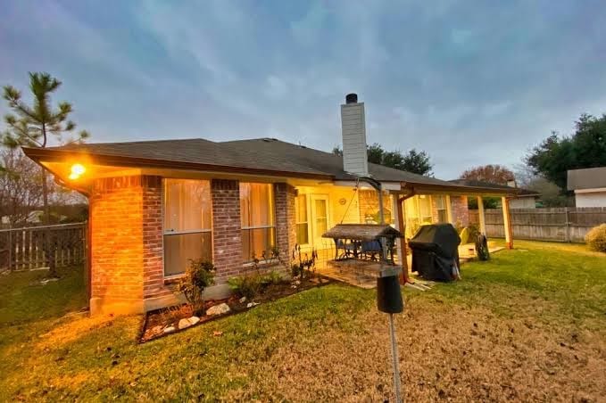 Round Rock Donut - Spacious Yard - King Bed - Cozy, photo 2
