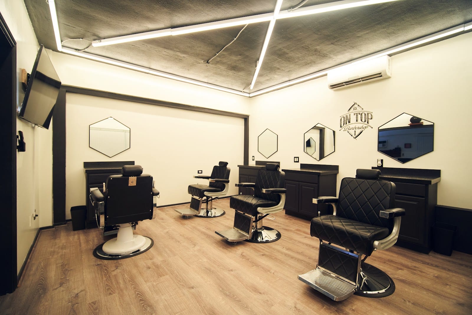 On Top Barbershop, photo 2
