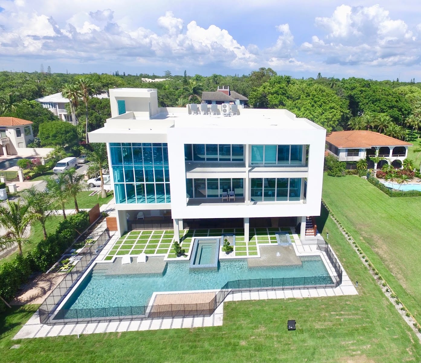 Luxio Real Estate, photo 3