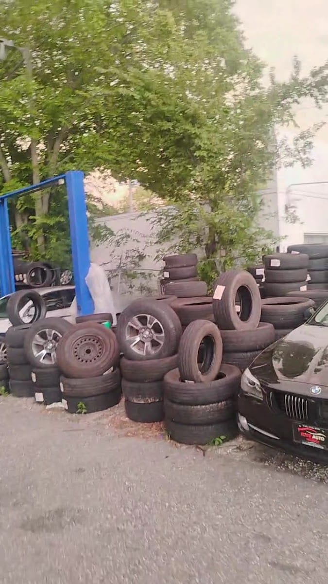 Kiki tires shop, photo 3