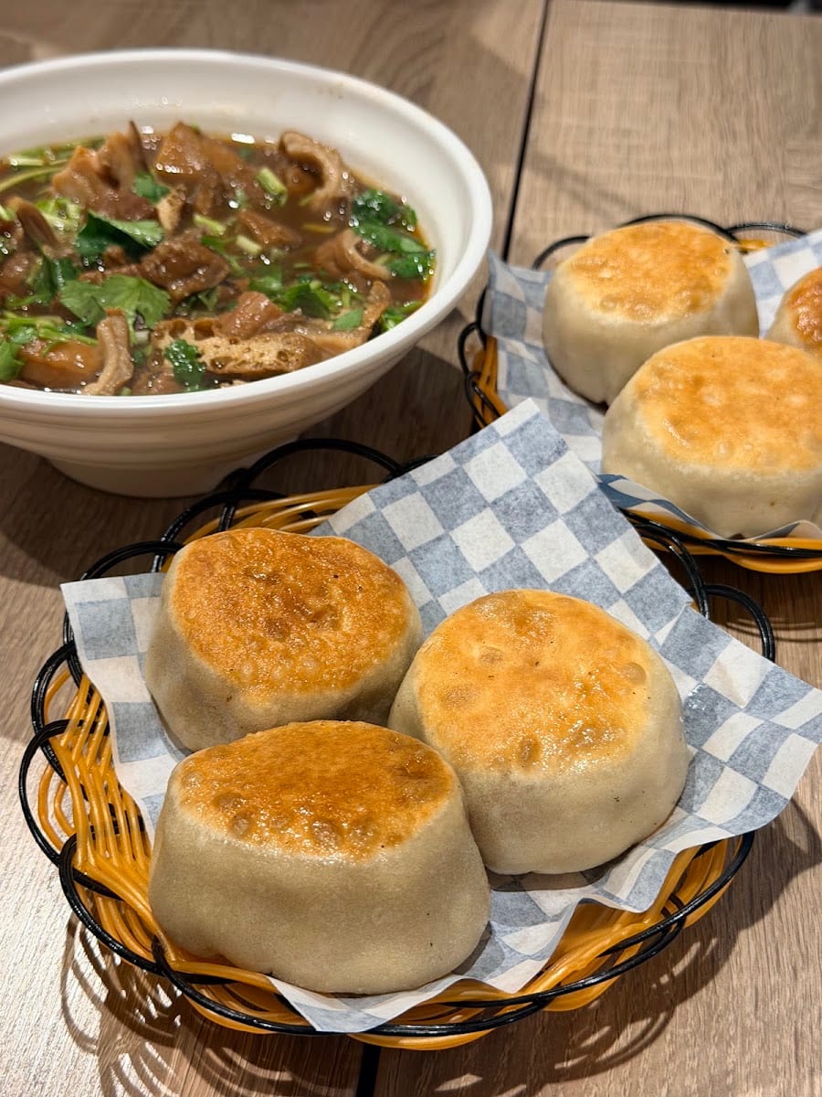 小楼门钉 Hu Tong Sizzling Meat Bun