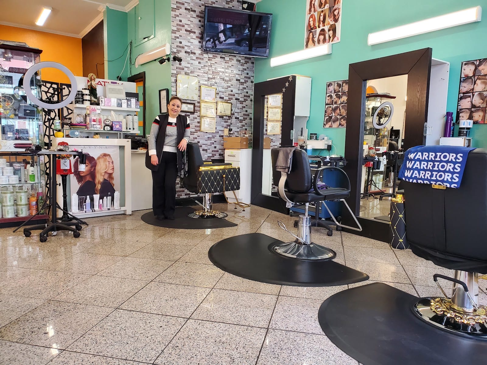 Mechita's Barber & Beauty Salon, photo 3