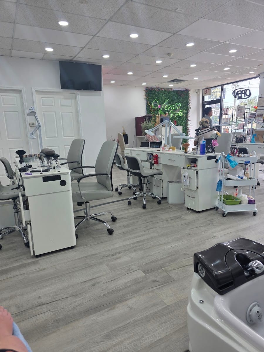 VERA NAILS ( OPEN SUNDAY ), photo 2