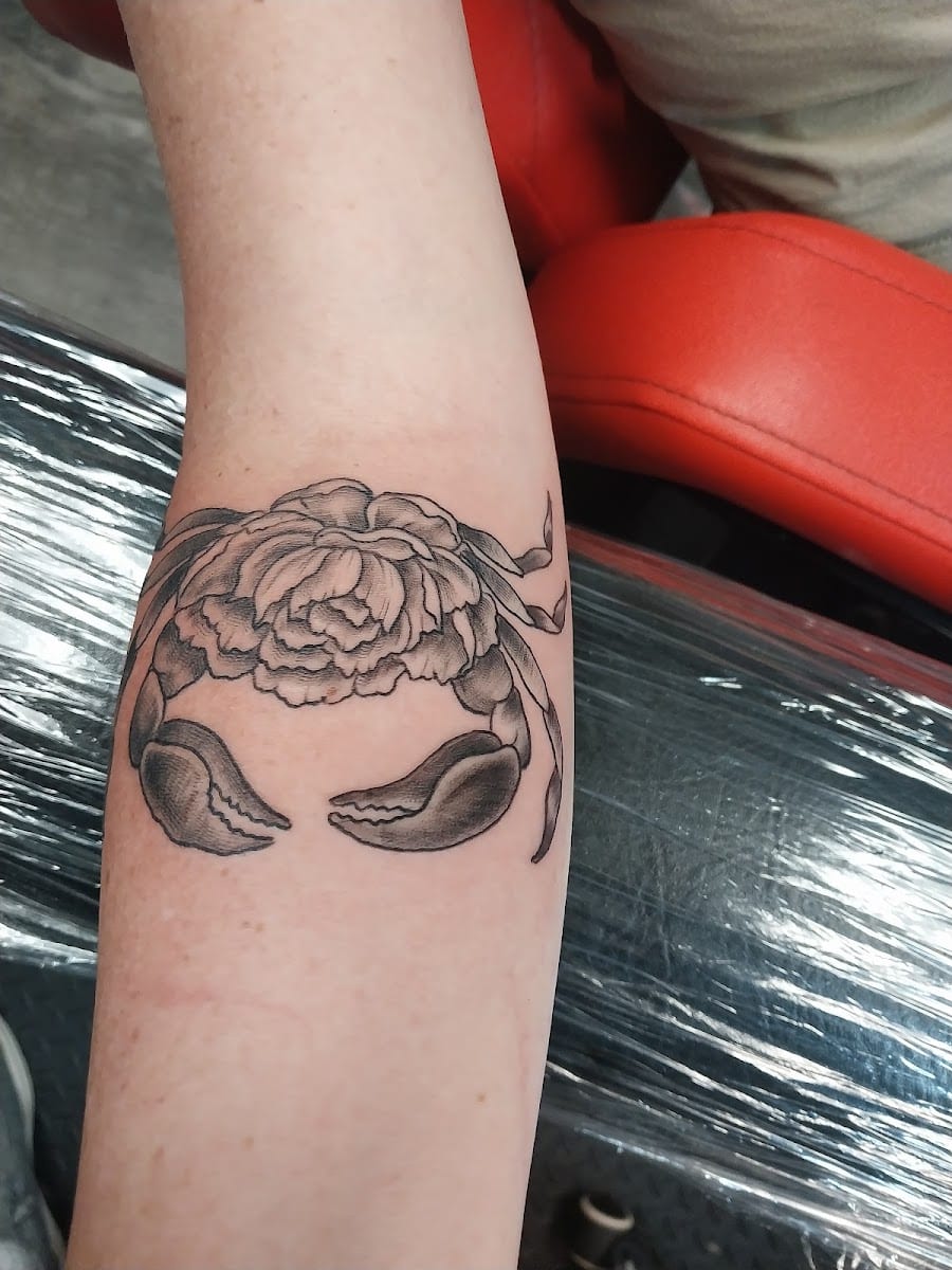 Rose And Dagger Tattoo Studio, photo 4
