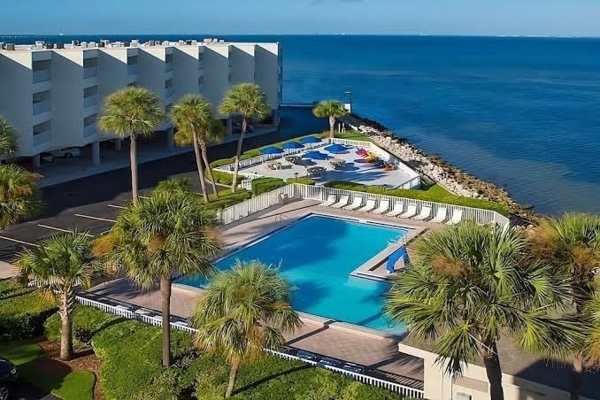 Rare Find! Kitchen, Outdoor Pool, FREE Parking, Near Ybor City State Museum!, photo 2