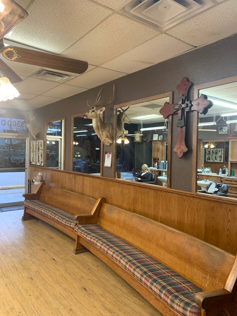 Moe & Janet's Barber Shop, photo 3