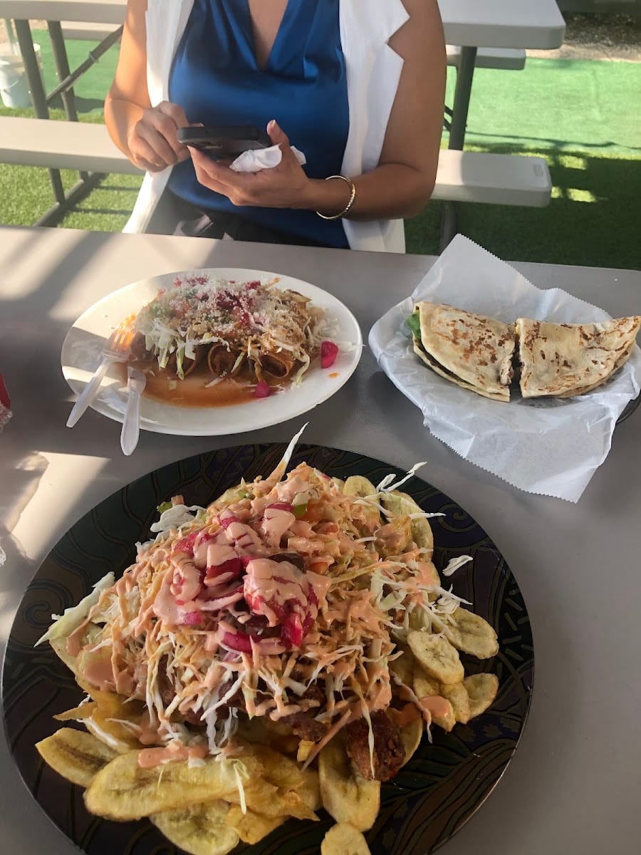 Elizabeth Honduras Food Truck, photo 3