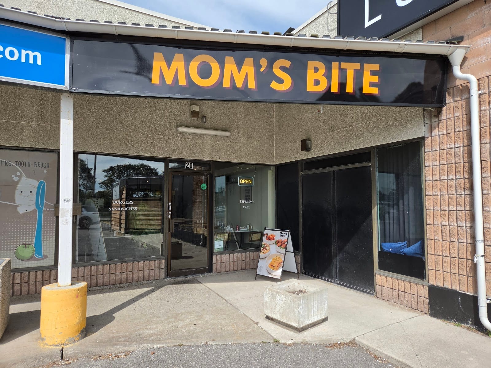 Mom's Bite, photo 2