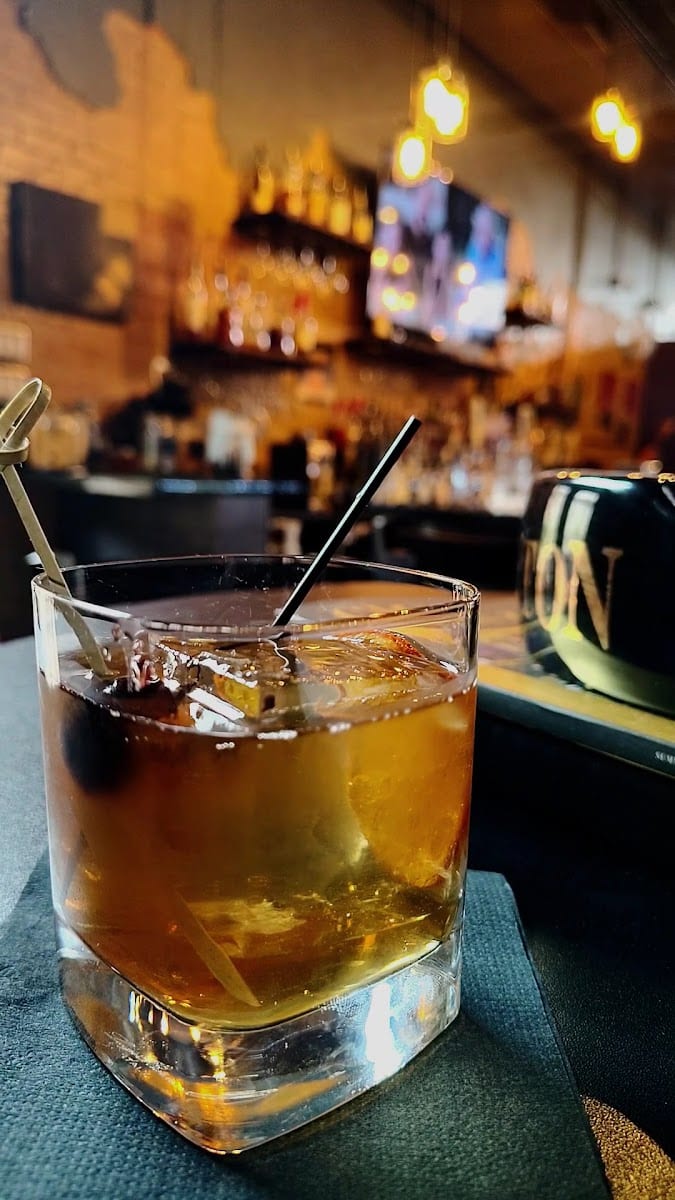 Brown Water Cigar Bar, photo 3