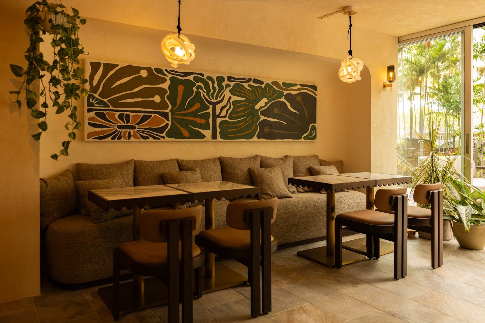 Peppermint Cafe & Pool Bar