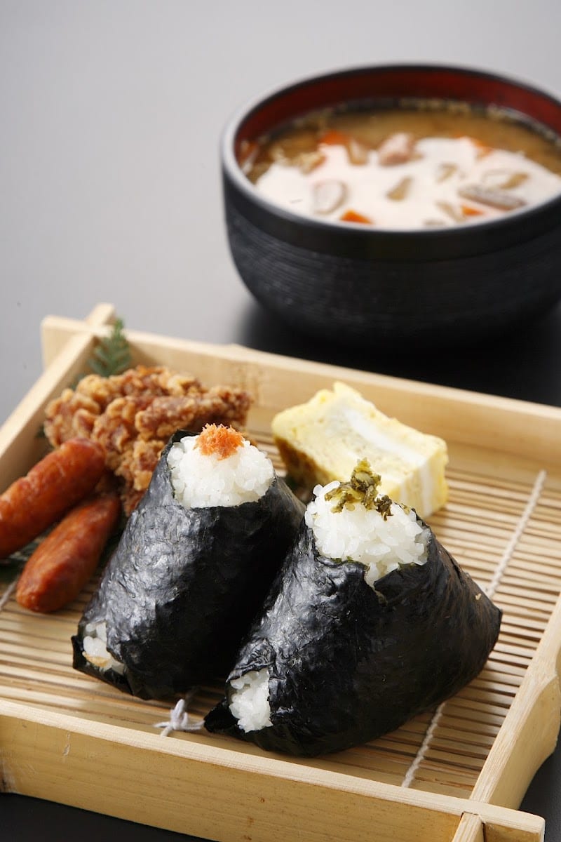 Musubi Cafe IYASUME Waikiki Beach Walk