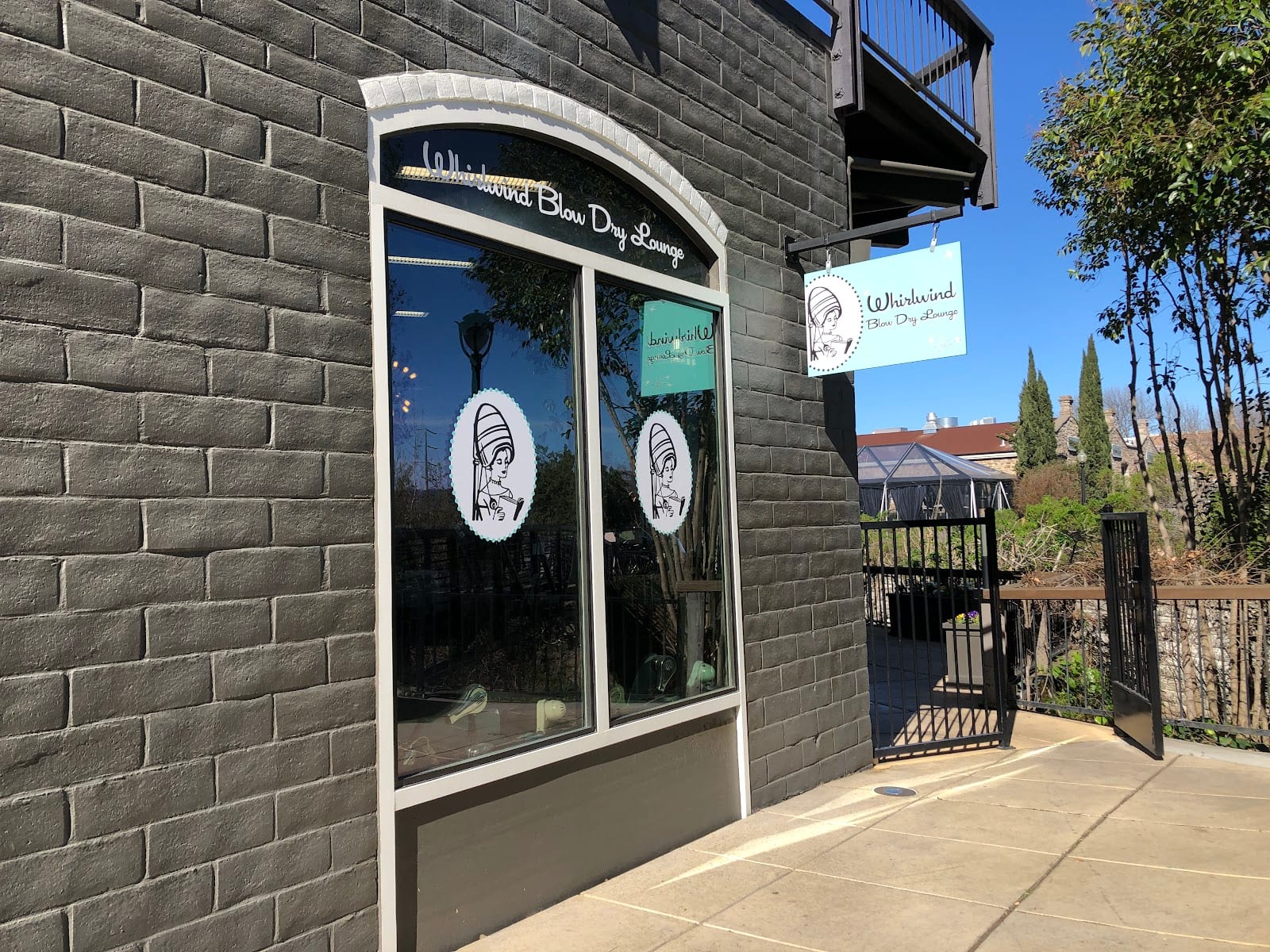Whirlwind Blow Dry Lounge, photo 4