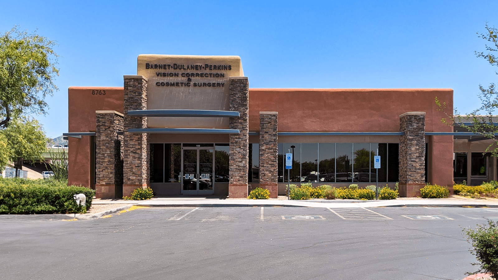 Barnet Dulaney Perkins Eye Center - Vision Correction