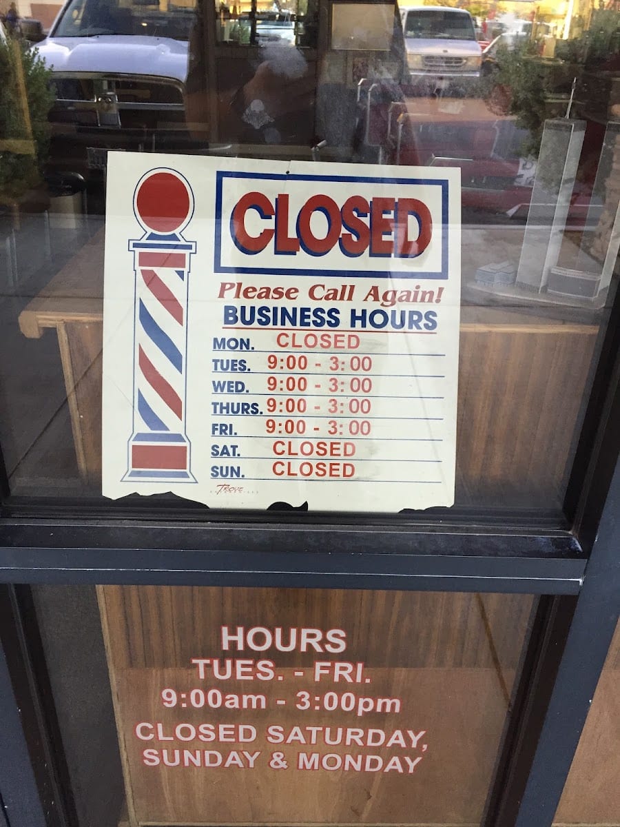 Gary & Derrill's Plaza Barber, photo 3