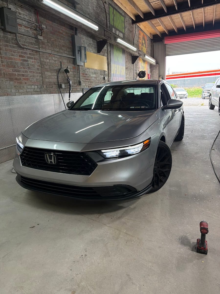ROADLINE MOTORS