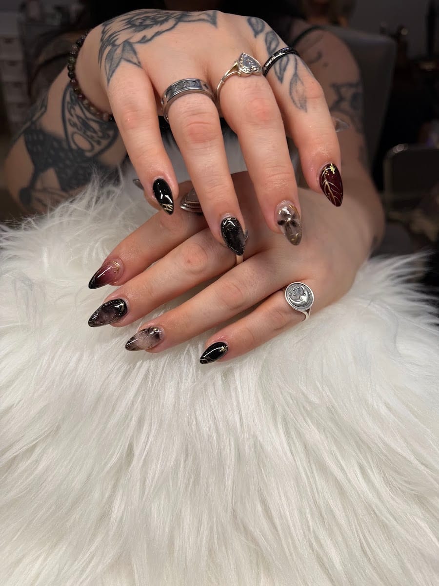 Q Nails Lounge