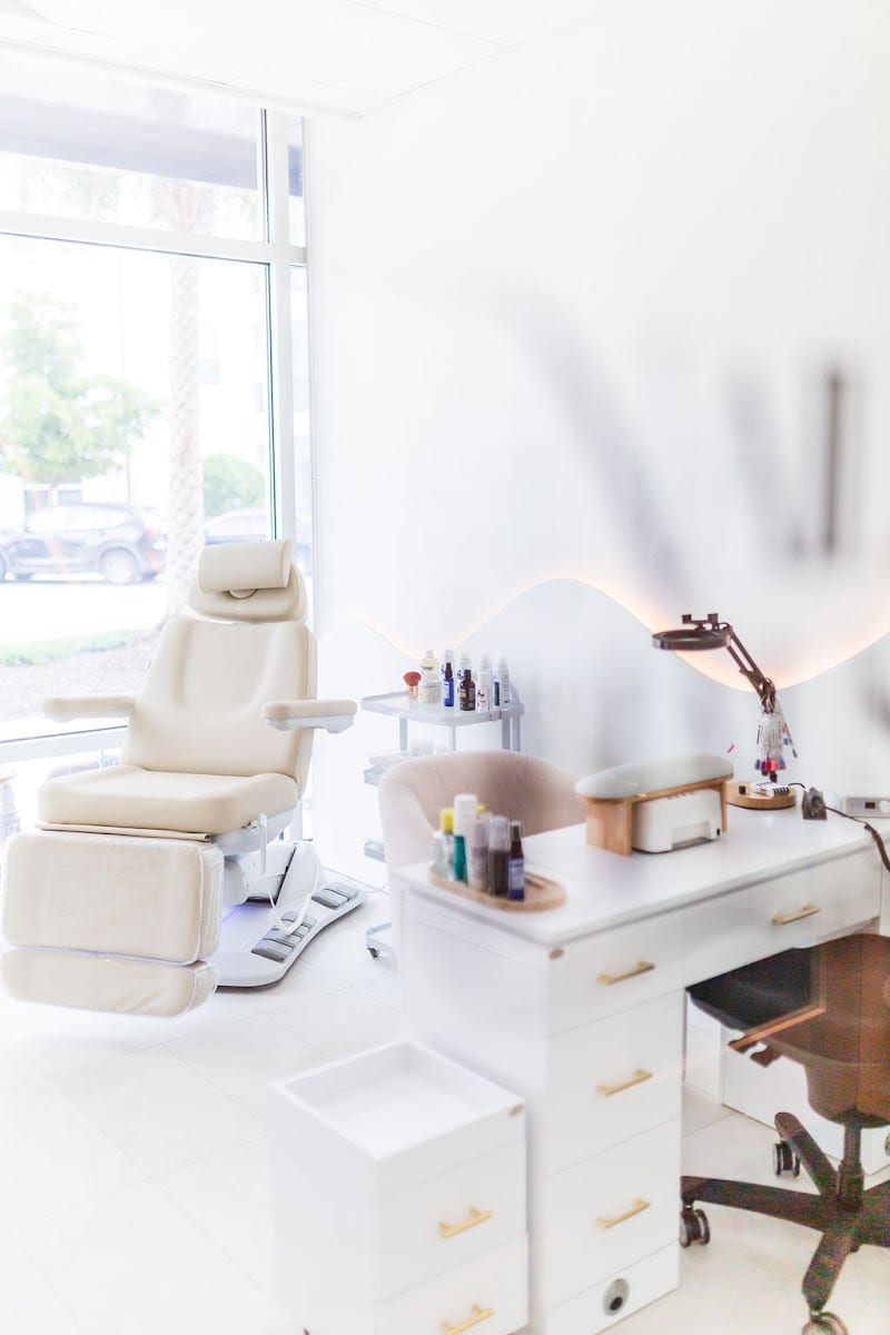 Phenix Salon Suites - Fruitville Commons