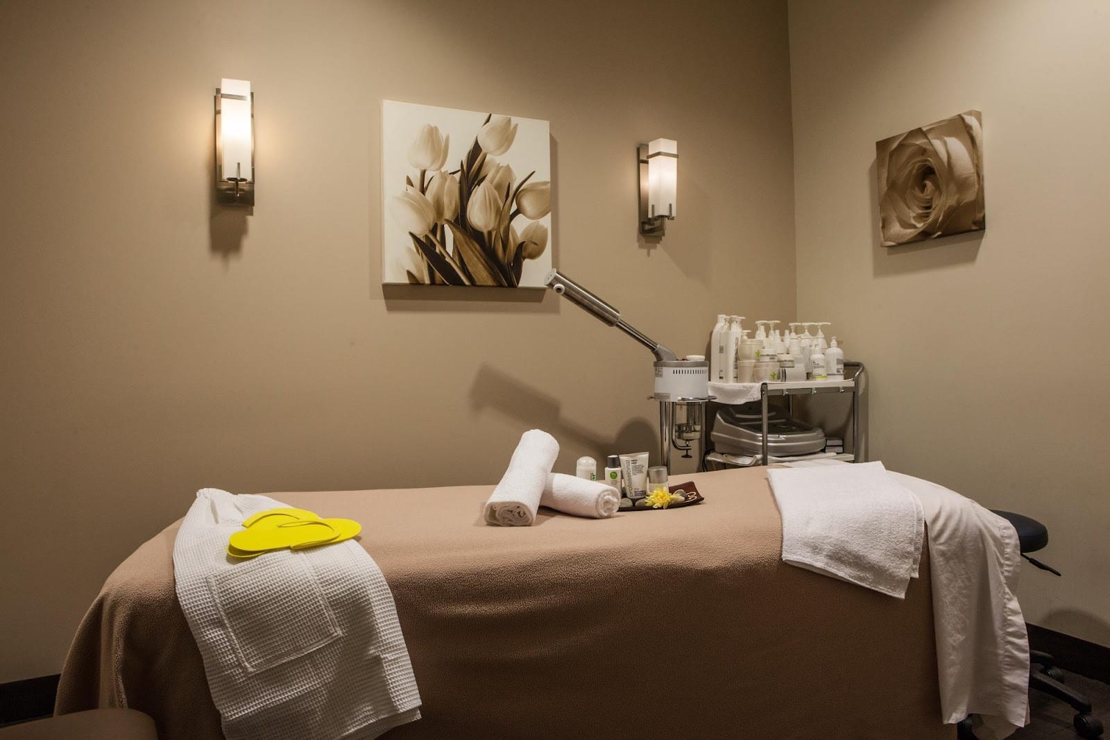 Hand & Stone Massage and Facial Spa - Richmond Hill