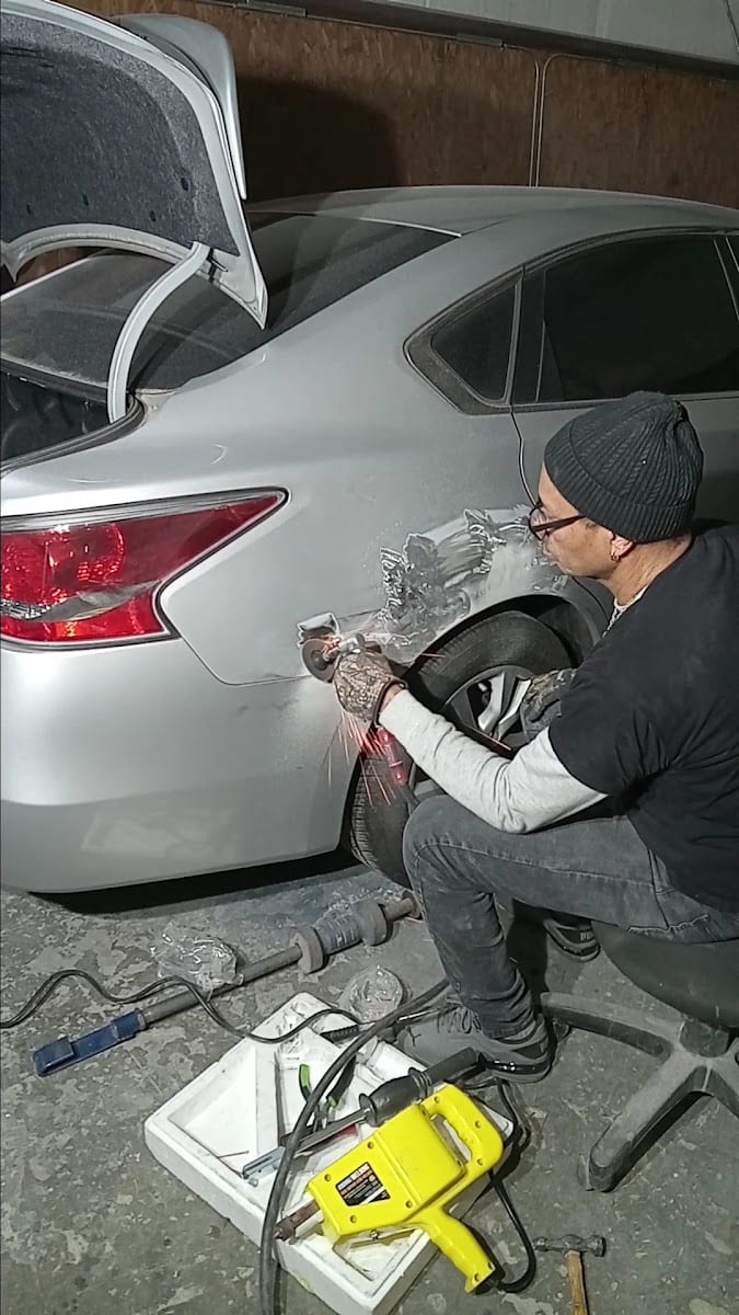 Courts AUTOMOTIVE and Auto Body