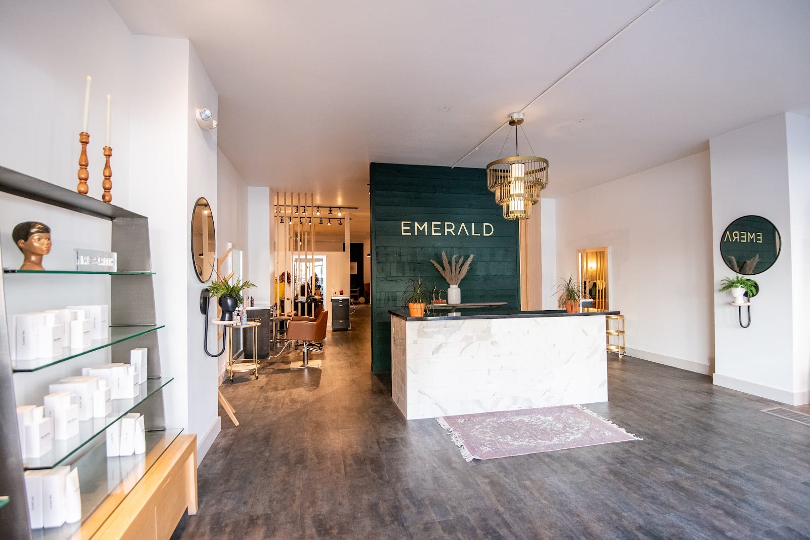 Emerald Salon, photo 2