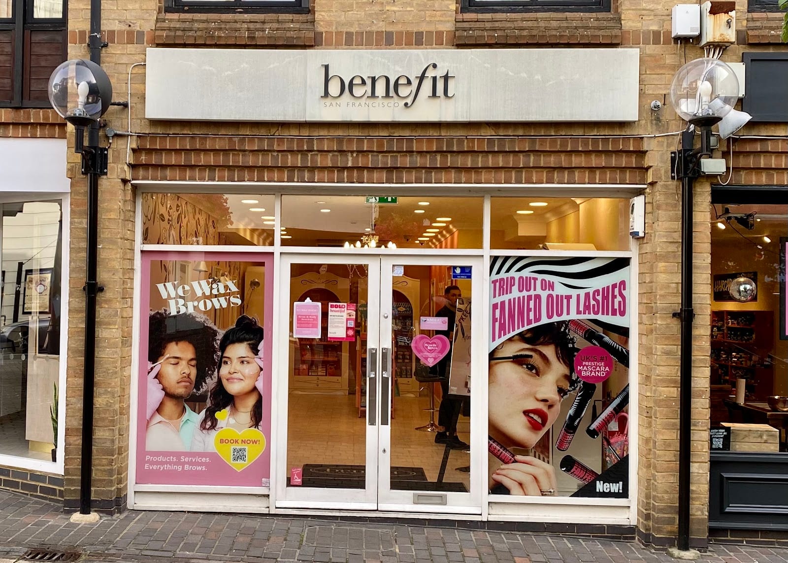 Benefit Cosmetics Boutique & BrowBar lounge, photo 2