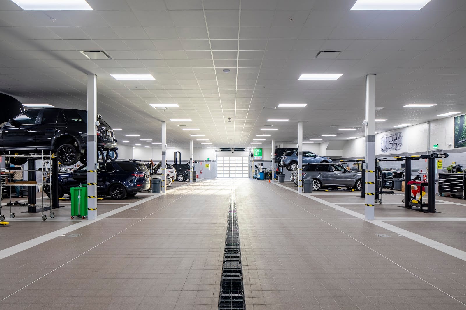 Land Rover Tampa Service Center, photo 2