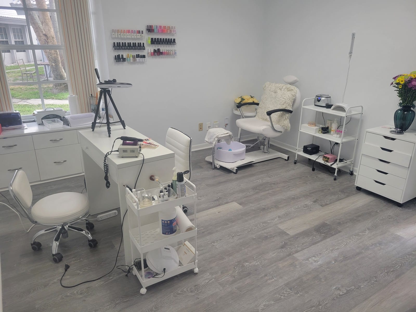Manicure & Pedicure