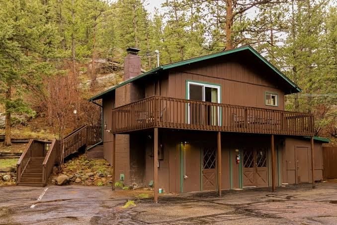 Castle Mountain Lodge, photo 3