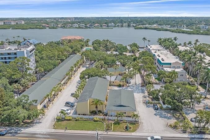 Bayside Endless Summer | Walk to Siesta Key Beach, Community Pool, & Tennis Court