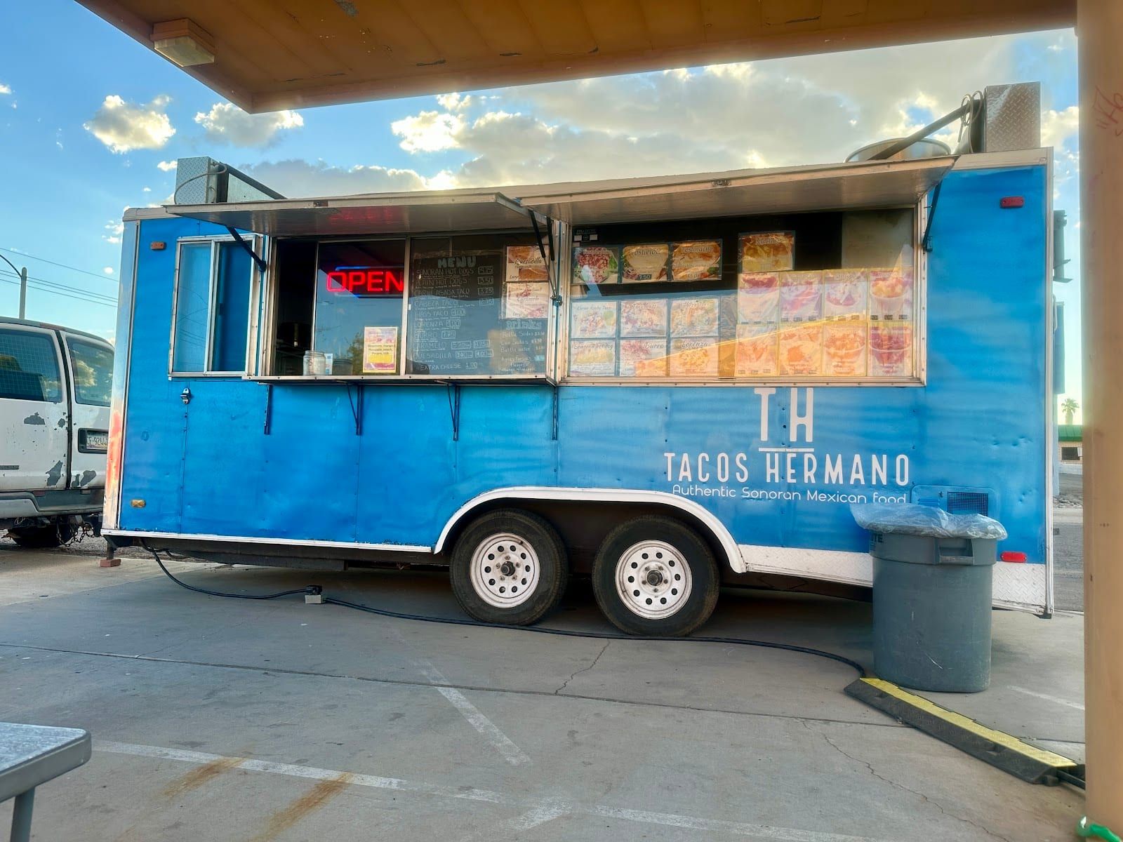 Hermanos Hot Dogs & Tacos, photo 3
