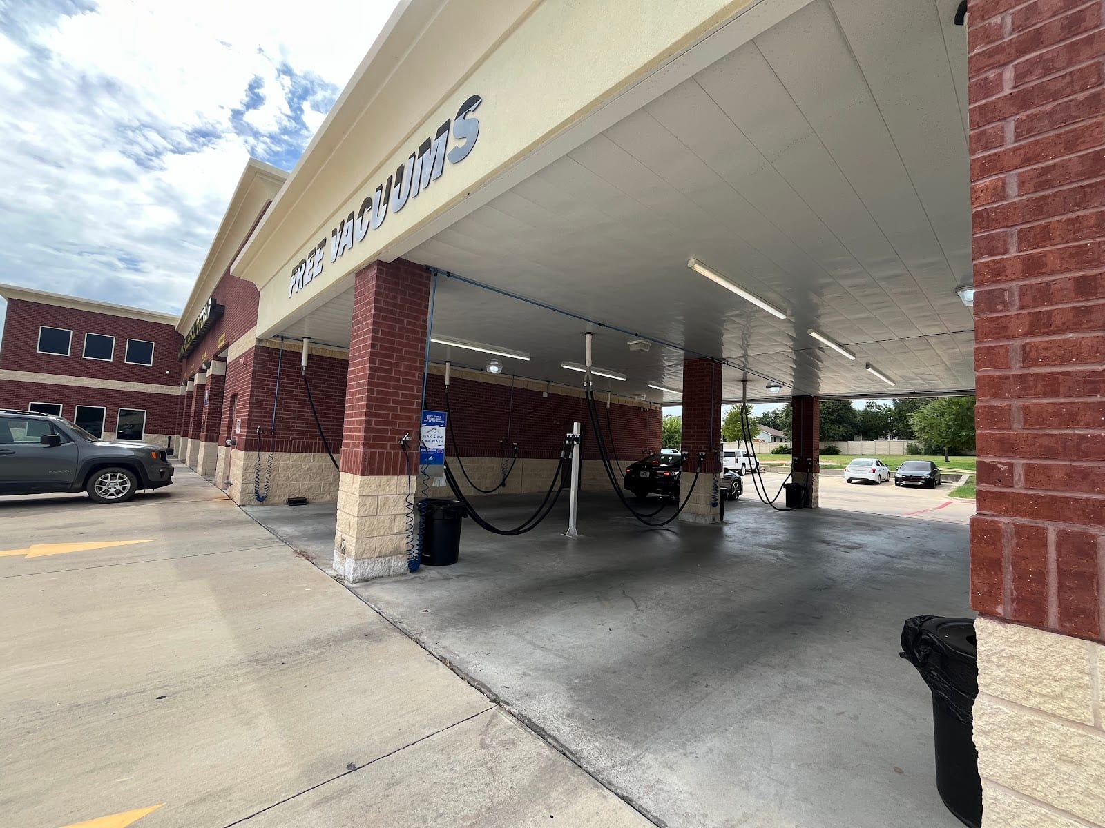 Diamond Xpress Full Service Car Wash, photo 4