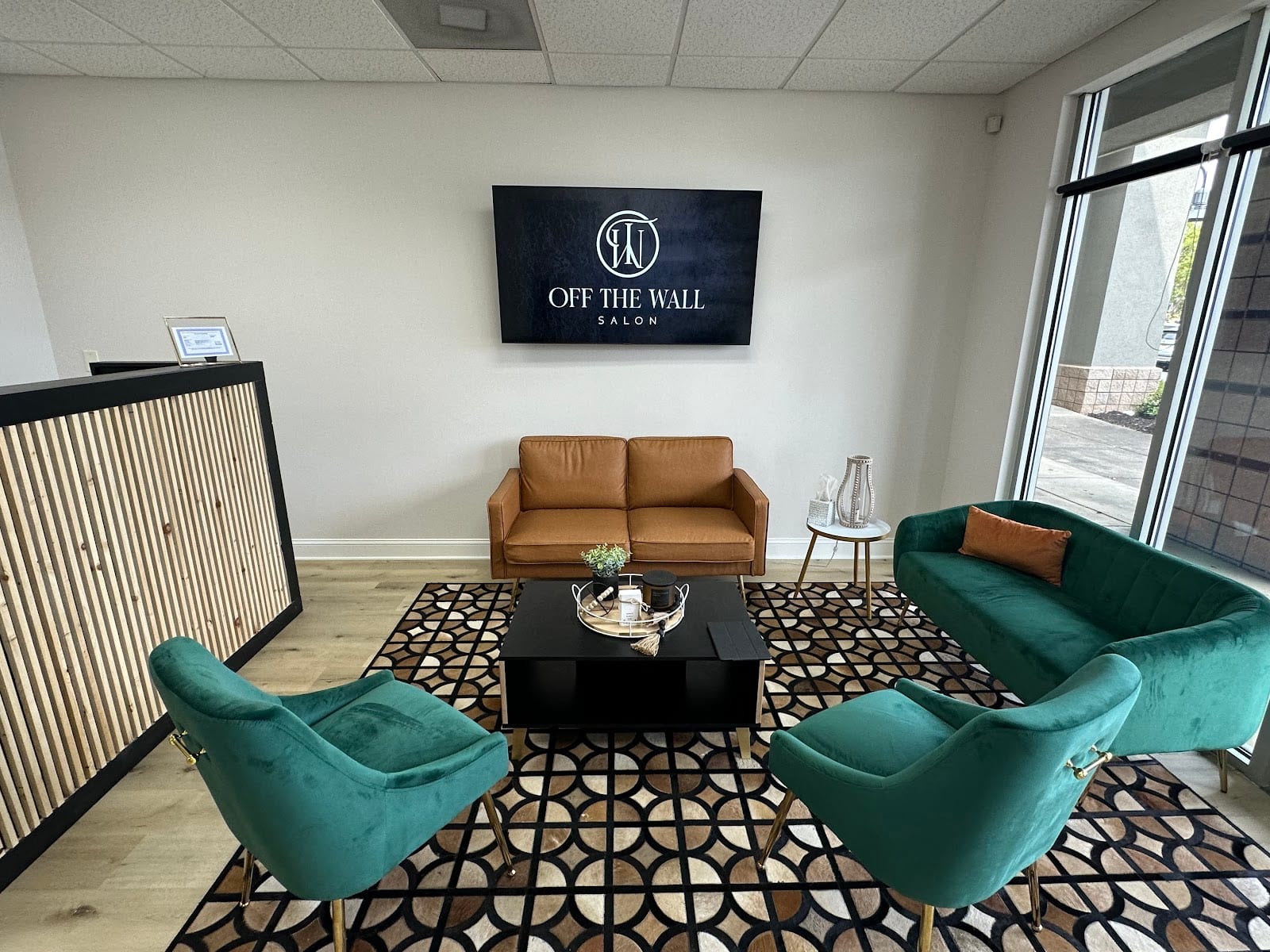 Off The Wall Salon, photo 2