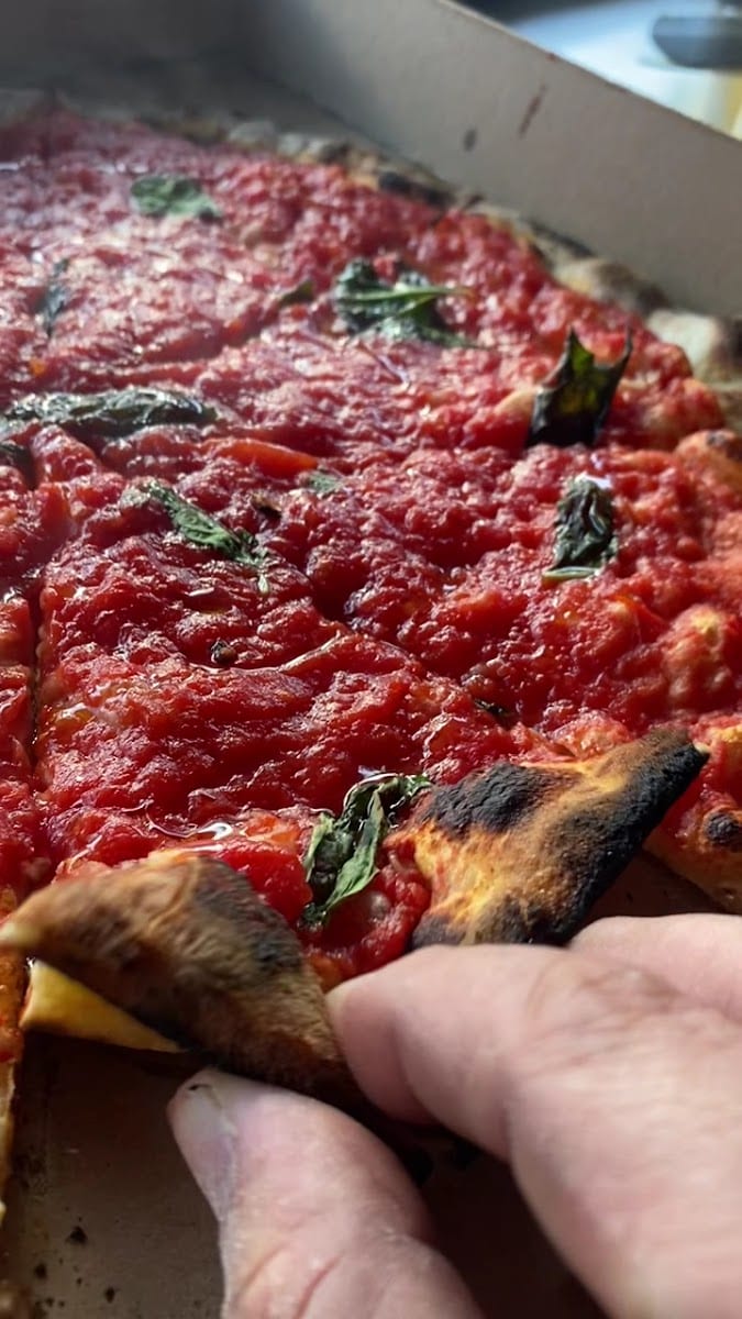 DAN APIZZ’ MAN New Haven-Style Pizza truck, photo 3