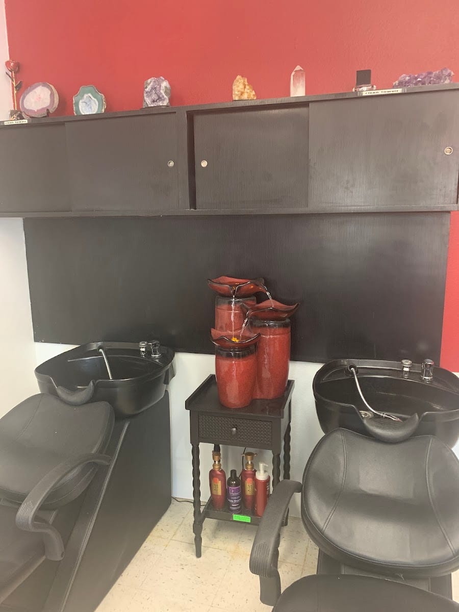 Mary's Beauty Salon, photo 3